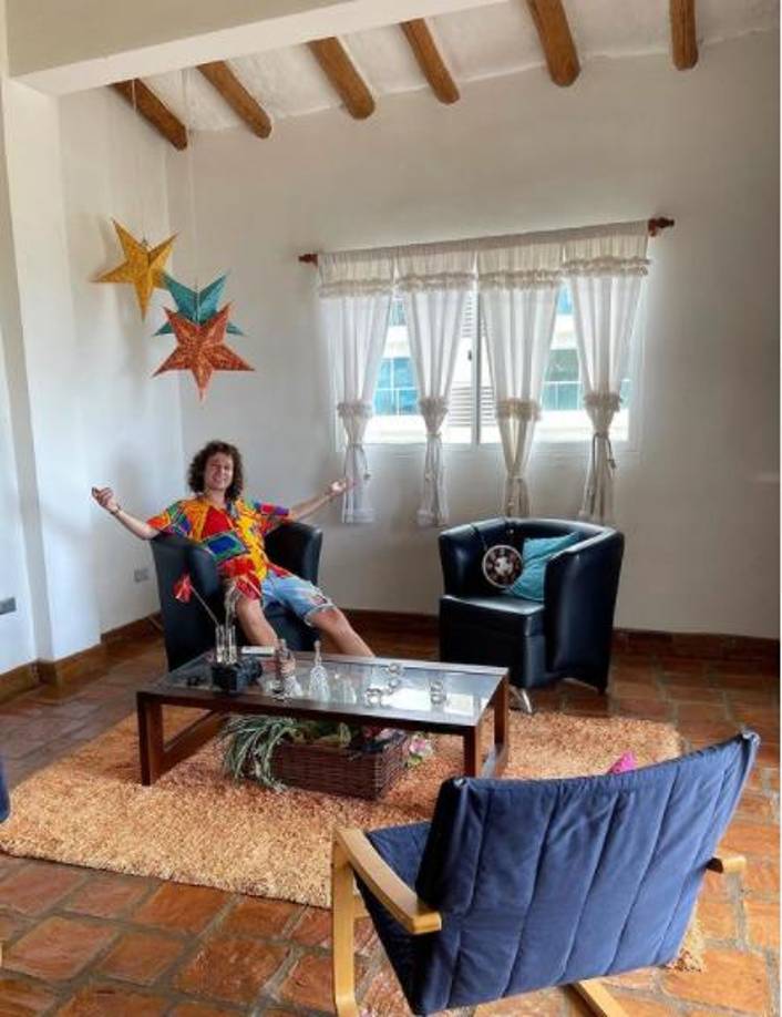 “He comprado una casa en Venezuela, yo sé lo que muchos están pensando ‘Luisillo, esa no ha sido una buena decisión, ¿qué acaso no ves las noticias?, ¿no sabes que ese país está pasando por una situación complicada y que muchísimos están buscando huir, que no hay recursos?’”, comenta al inicio del video Luis Arturo Villar.