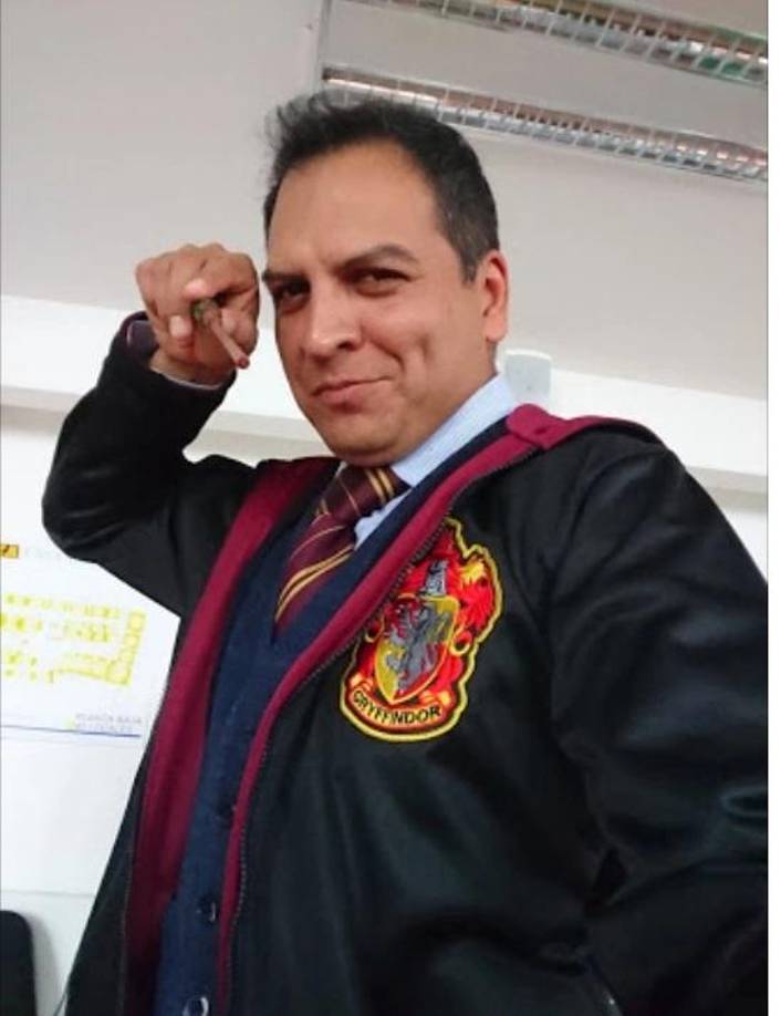 Víctor Ugarte le dio la voz a Goten cuando era adulto. Nacido el 31 de octubre de 1976 es un actor mexicano especializado en doblaje, ingeniería electrónica y locución.