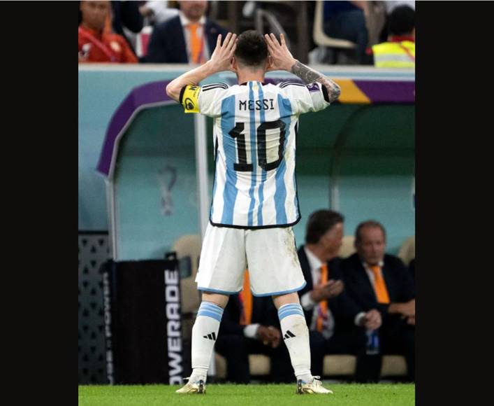 La dedicatoria de Messi a Van Gaal en su gol.