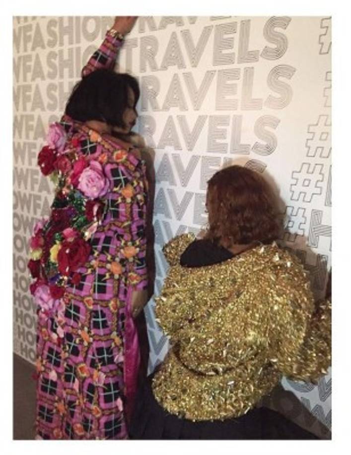 Dascha Polanco impactó en Nueva York al acudir sin pantalones y con capa de la virgen de Guadalupe a un show de moda.