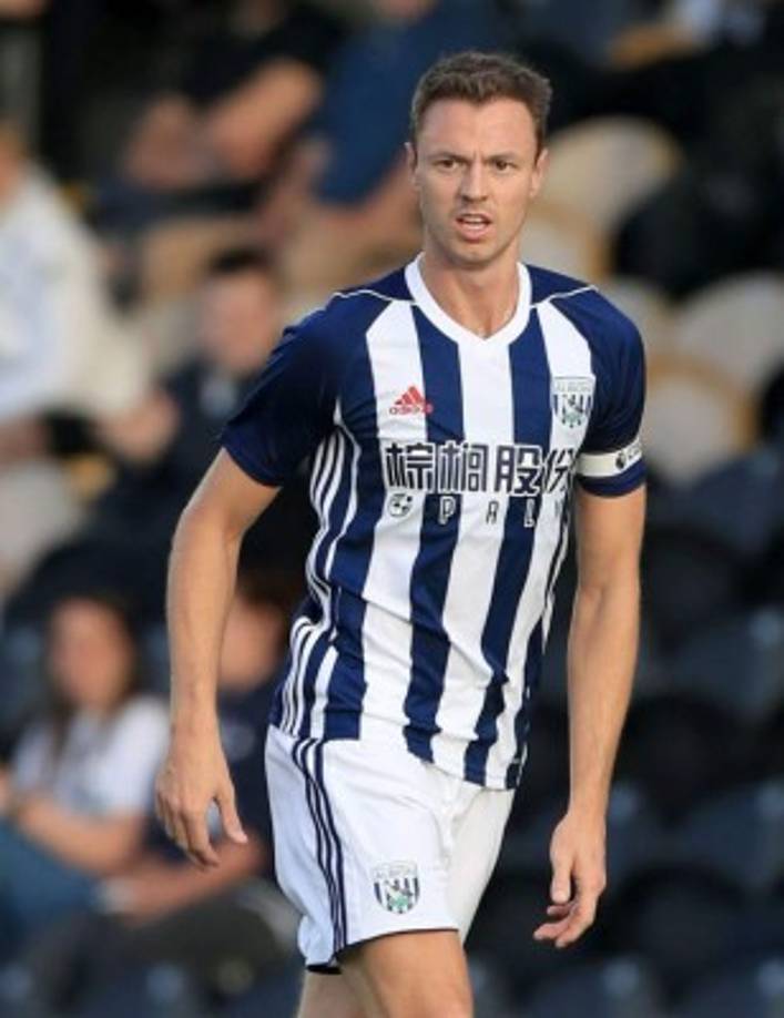 El defensa central del West Bromwich, Jonny Evans, habría rechazado al Arsenal. Quiere jugar en el Manchester City según Daily Mail. A lo largo de todo el mercado se le ha relacionado con el equipo de Pep Guardiola pero el WBA ha rechazado todas las ofertas. Ahora sólo falta esperar a ver si llega un acuerdo entre clubes.