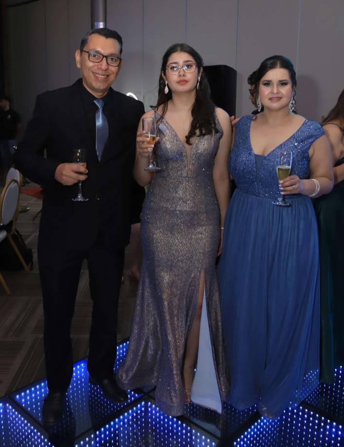 Mario Ortíz, Sophia Ortíz y Suly Mejía de Ortiz