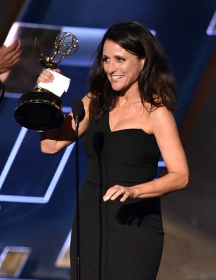 Julia Louis-Dreyfous volvió a ser imbatible y sumó su cuarto Emmy consecutivo por encarnar a la presidenta de Estados Unidos en 'Veep'.