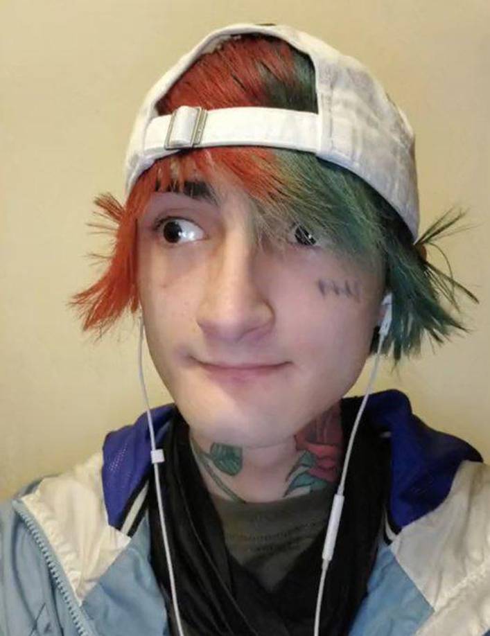 El joven representaba en sus videos diversas formas de asesinar, y en uno de los últimos muestra una decapitación, según informó NBC. La web de videos Youtube cerró la página del joven el lunes por la noche.