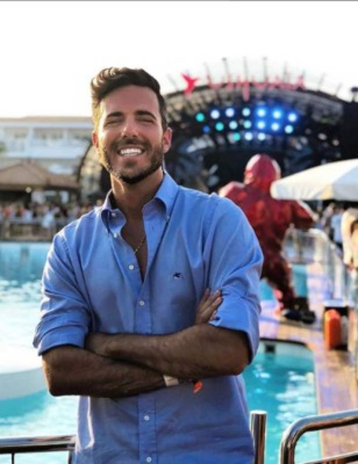 El asesor político nació en Barcelona, aunque según declaró en entrevistas pasadas, toda su vida ha viajdo entre España, América Latina y el Caribe.