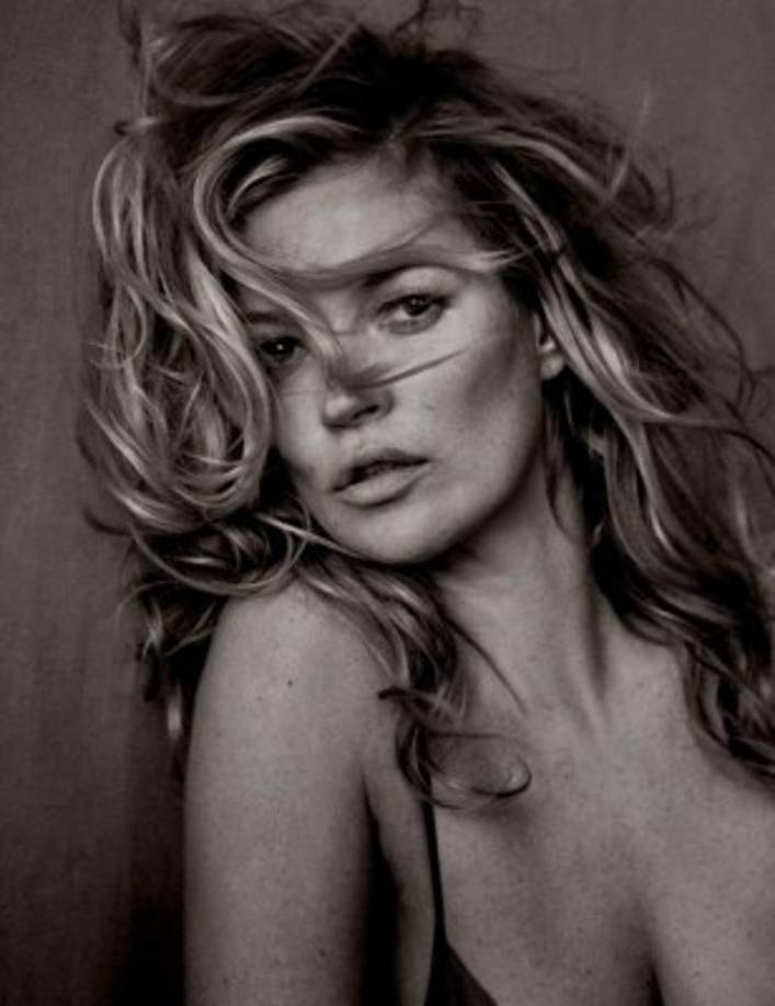 Kate Moss. La talentosa modelo mantuvo una tormentosa relación con el actor Johnny Depp. Los medios la miraban como una de las parejas más cool, pero no todo era bueno, permanecían en los reflectores debido a un adicción a las drogas.