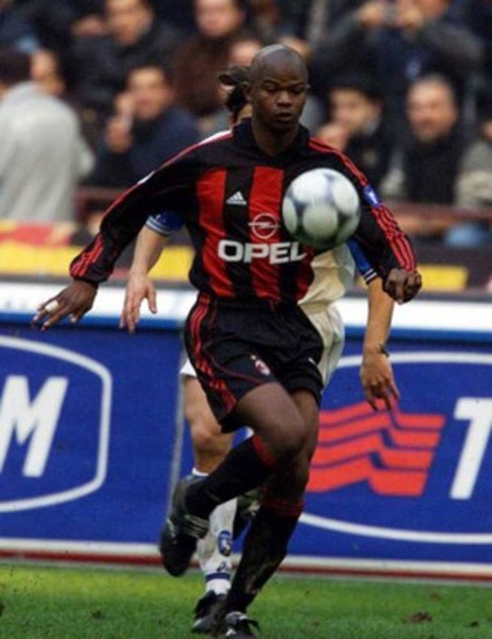 Julio César: Tras haber jugado con el Marathón, Real Madrid y Valladolid, el zaguero brasileño se puso la camiseta de otro histórico, el Milan de Italia. También pasó por clubes como Benfica y Sporting Lisboa de Portugal, el Bolton de Italia, Tigres de México y Kansas City de EUA.