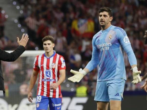 Simeone le reclamó a Courtois ya que el portero belga les gritó el gol de Militao a los aficionados del Atlético de Madrid.