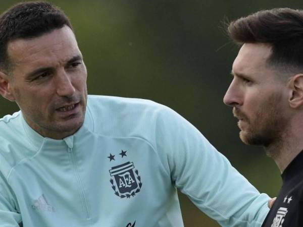 Lionel Scaloni en uno de los entrenamientos con Messi con la selección nacional de Argentina.