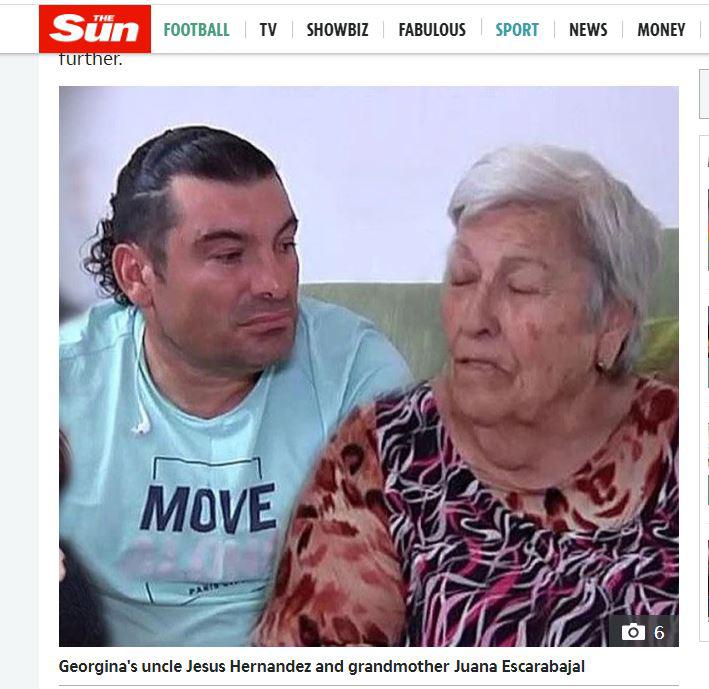 A la izquierda, el tío de Georgina, Jesús Hernández, y a la derecha su abuela Juana Escarabajal, quien falleció en 2019.