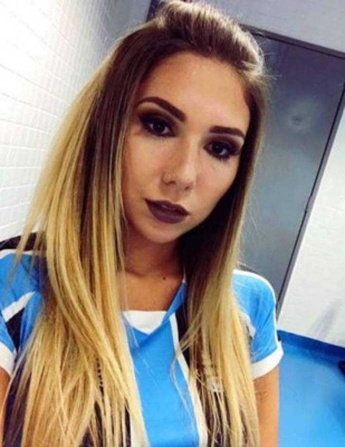 De hecho la enorme pasión que el Gremio despierta en Carolina Portaluppi, le ha costado un par de controversias a la modelo de ropa de baño