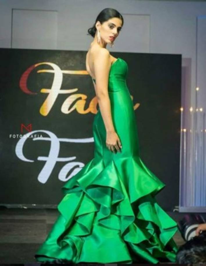 Tras convertirse en toda una sensación como palillona, Daniela ha destacado en distintos concursos de belleza, y ha modelado para distintas marcas del país.