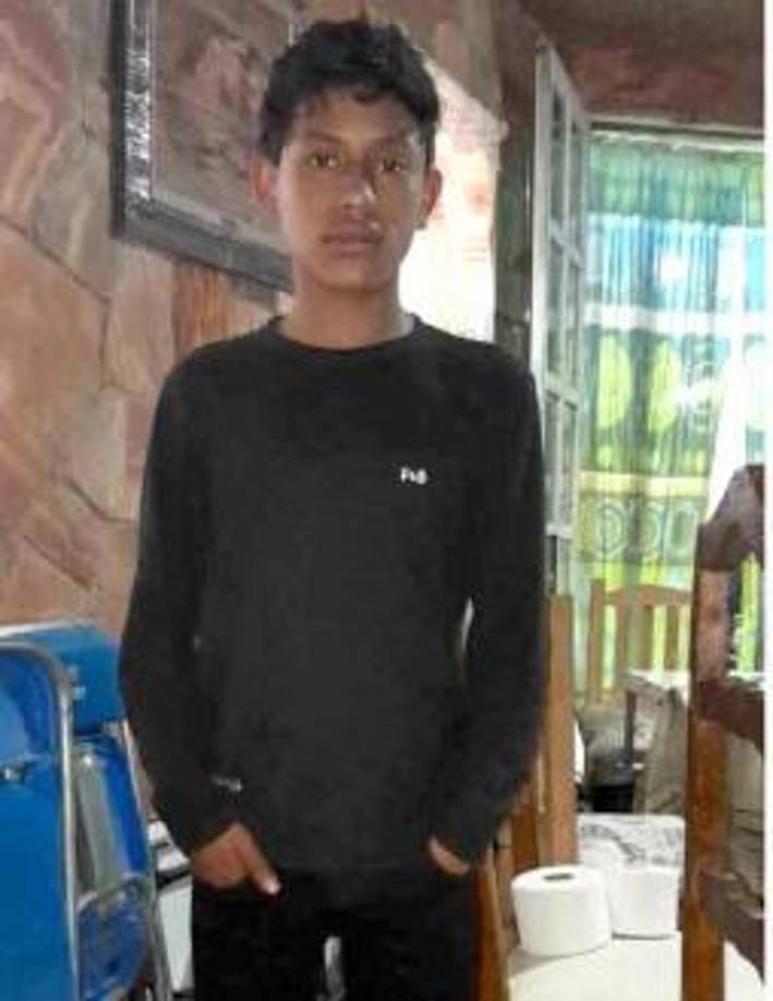 El adolescente guatemalteco Melvin Guachiac Sipac también se encuentra entre las 53 víctimas. La madre del menor informó que su hijo salió de su remota aldea en el altiplano guatemalteco hace 15 días, huyendo de la pobreza. 