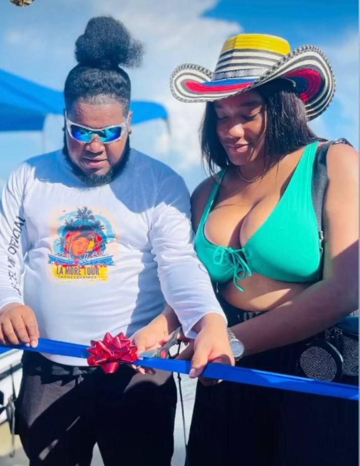 El joven influencer en la inaguración agradeció a Dios y a sus amigos por el fiel apoyo y dijo que ya hoy si estan al servicio de los viajes a las islas de Cayos Cochinos en Honduras.