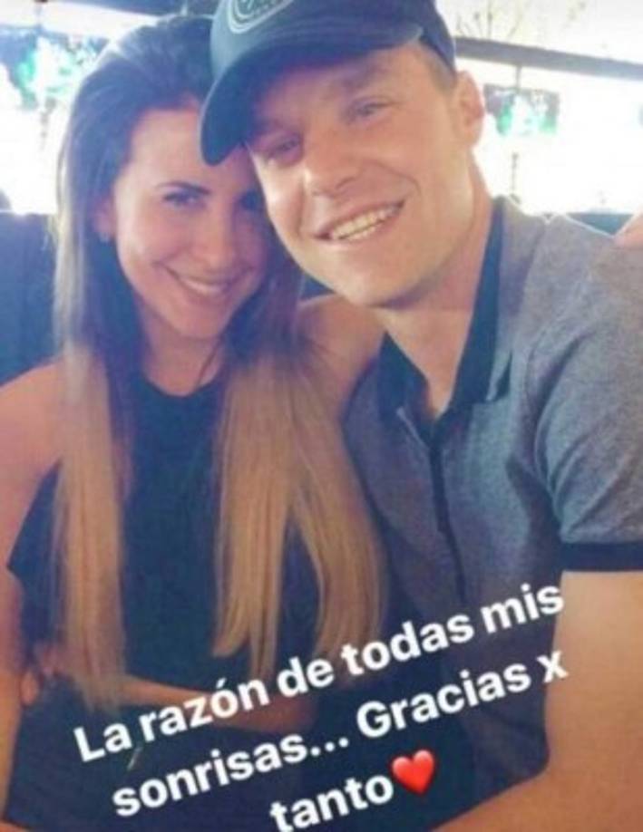 'El motivo de todas mis sonrisas. Gracias por tanto', así informó la periodista de su noviazgo con el portero argentino Diego Rodríquez que milita en Rosario Central.