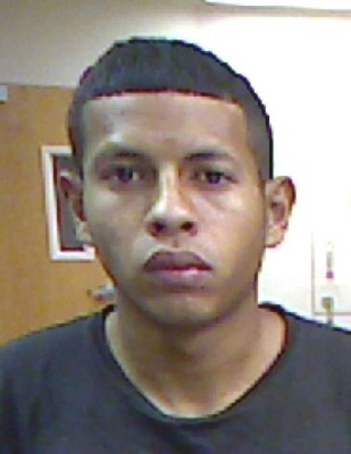 Nombre: Kristian Jonas Gámez Trejo<br/>Alias: Brayan Naín Gámez Trejo<br/>Fecha de nacimiento: 12 de febrero de 1995<br/>Lugar de origen: Honduras<br/>Buscado por: Relaciones sexuales con una menor de edad. <br/><br/>En diciembre de 2015 fue deportado a Honduras, pero reingresó de forma ilegal a Estados Unidos y tuvo relaciones con una menor en noviembre de 2016. Fue visto por última vez en Oakland, California.