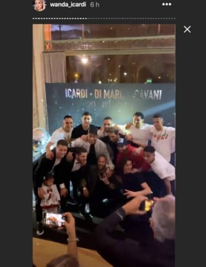 Champagne, pasteles, familias y mucha diversión fueron los ingredientes de esta última fiesta de los jugadores del PSG, la cual no ha gustado a los aficionados parisinos luego de perder contra el Borussia Dortmund en la Champions League.