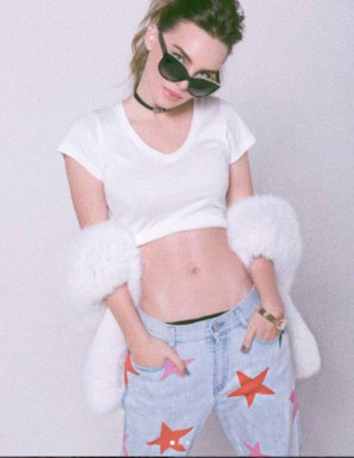 Para los defensores de animales, el hecho de que Belinda use atuendos hechos a base de piel, es impulsar el asesinato de muchos mamíferos y reptiles, que incluso están en peligro de extinción.