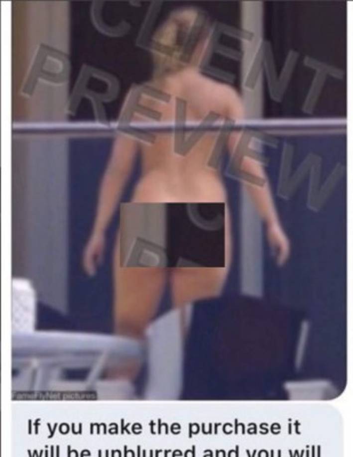 En la fotografía en cuestión a la que acompañó ese mensaje, se puede ver a una mujer desnuda y de espaldas en lo que parece ser una terraza tras terminar de tomar el sol sin traje de baño. <br/><br/>Todo apunta a que esa es la imagen de presentación del catálogo que estarían intentando vender a los admiradores de intérprete de 'Chandelier', ya que va acompañada de un texto que reza: 'Si haces la compra, la imagen se despixelará y aparecerán 14 imágenes adicionales'.