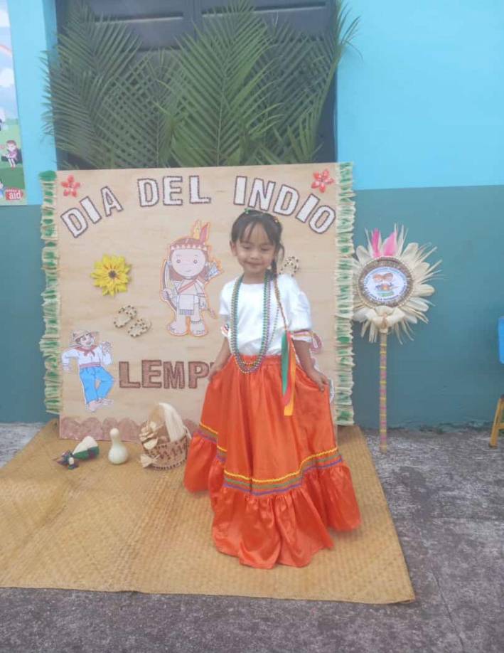 La bella Monserrath Contreras luce su traje.