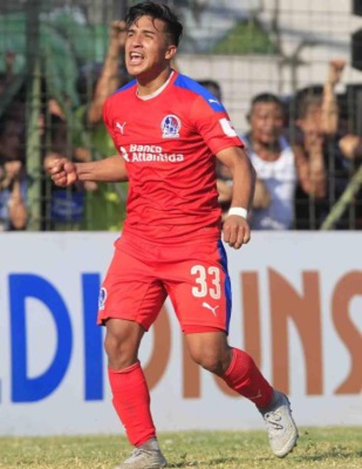 'Por ahora está en el club, no sabemos lo que pueda pasar en el transcurso de aquí a que inicie el campeonato,nosotros no tenemos conocimiento de ninguna propuesta', dijo Osman Madrid al hablar sobre le futuro de Michael Chirinos.