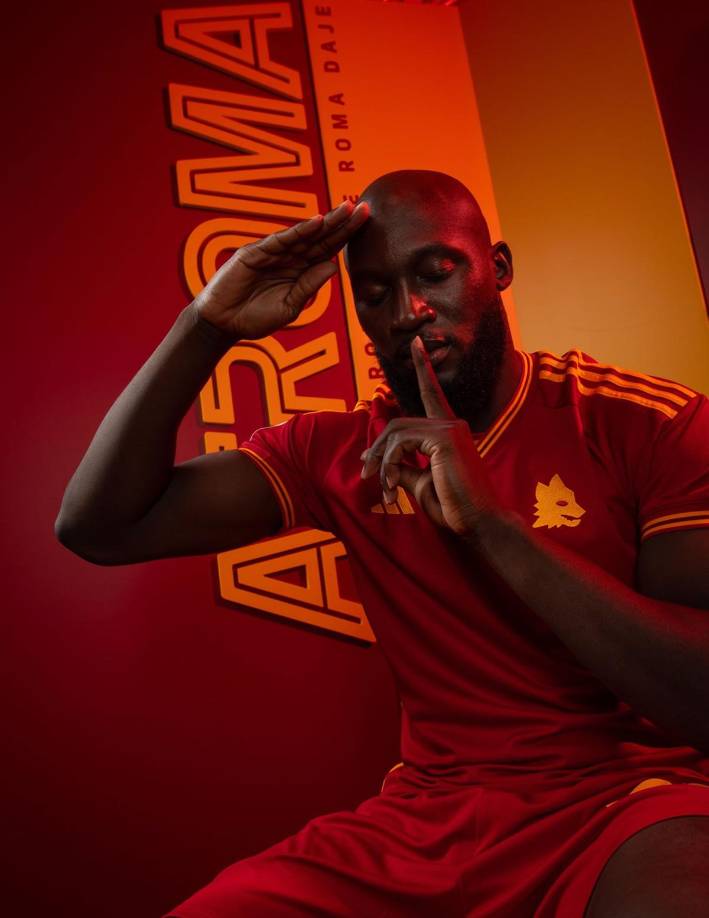 El belga Romelu Lukaku, delantero del Chelsea, se ha marchado cedido al Roma para la presente temporada. Volverá a ser dirigido por José Mourinho.