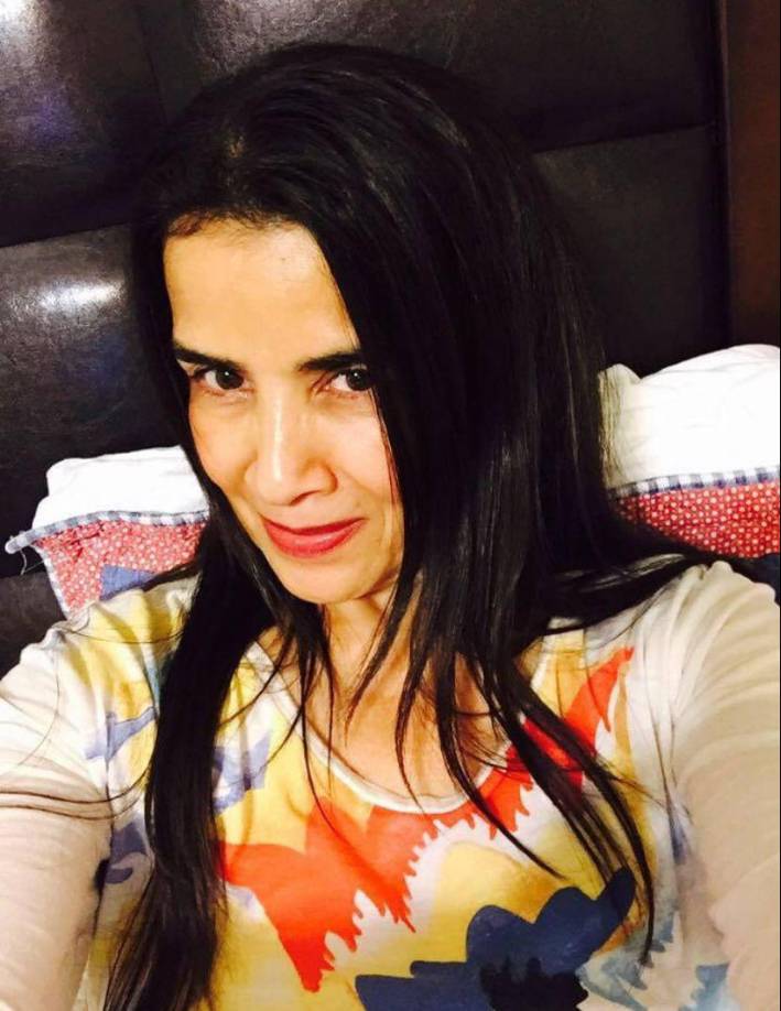 El impacto fue tan violento que el automóvil Ford se incendió de inmediato, provocando la muerte del conductor y de los pasajeros en el lugar del accidente.