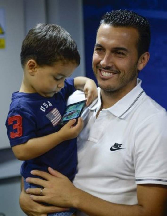 Pedro con su hijo.