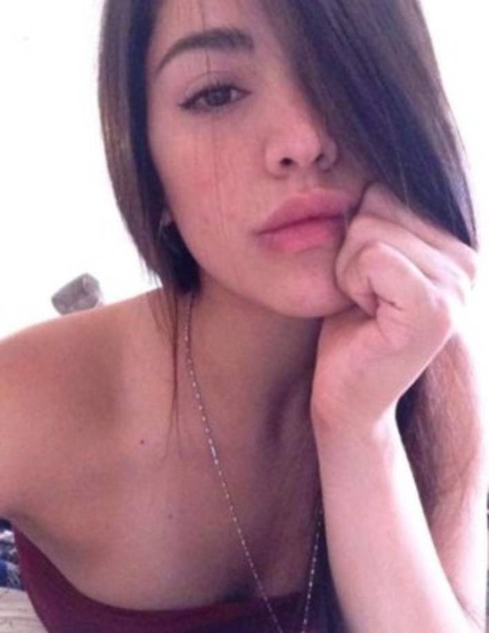 La joven tiene su obsesión por los selfie.