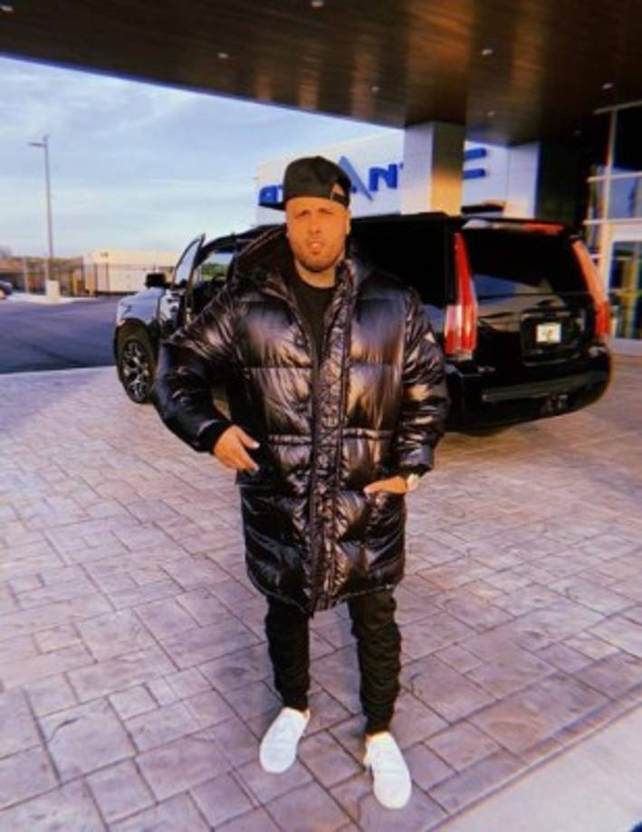 Jam desde muy joven empezó a rapear y al realizar actuaciones en un supermercado.