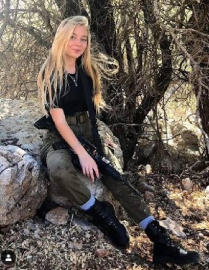 Aunque saben que son bellas su principal labor es cumplir sus roles militares.