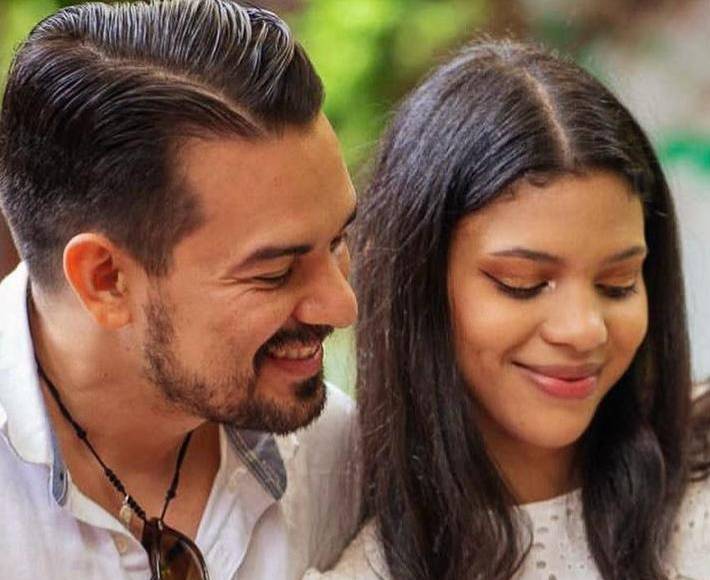 En ese momento Elton, quien tiene una relación con una joven, con quien tiene un bebé, agregó: “Es más, voy a aclarar esto: Mi mujer se lleva con Alejandra Rubio”.