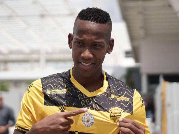 El defensor panameño Cahmir Dupuy se puso la camiseta del Real España.