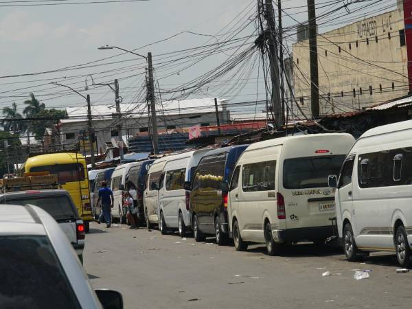 Algunas de las unidades que recorren las rutas más largas son asaltadas varias veces al día, conforme a las denuncias de los transportistas. Foto: Melvin Cubas.