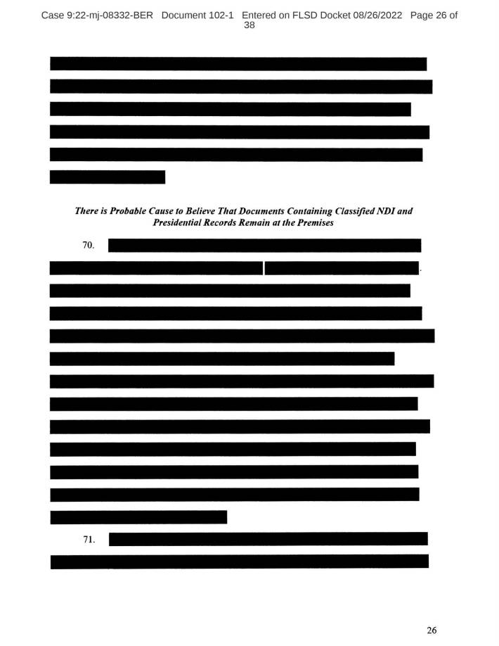 El expediente que el DOJ entregó a los tribunales es el recuento más detallado que existe hasta ahora de las motivaciones que tuvo el FBI para la redada que lanzó este mes en la residencia de Trump de Mar-a-Lago, originada por una revisión de los archivos que el exmandatario entregó con anterioridad a las autoridades y que contenían información clasificada.