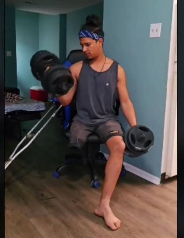 Por medio de su cuenta de TikTok, Rosales comparte su rutina diaria, mostrando que las adversidades no son un límite. 