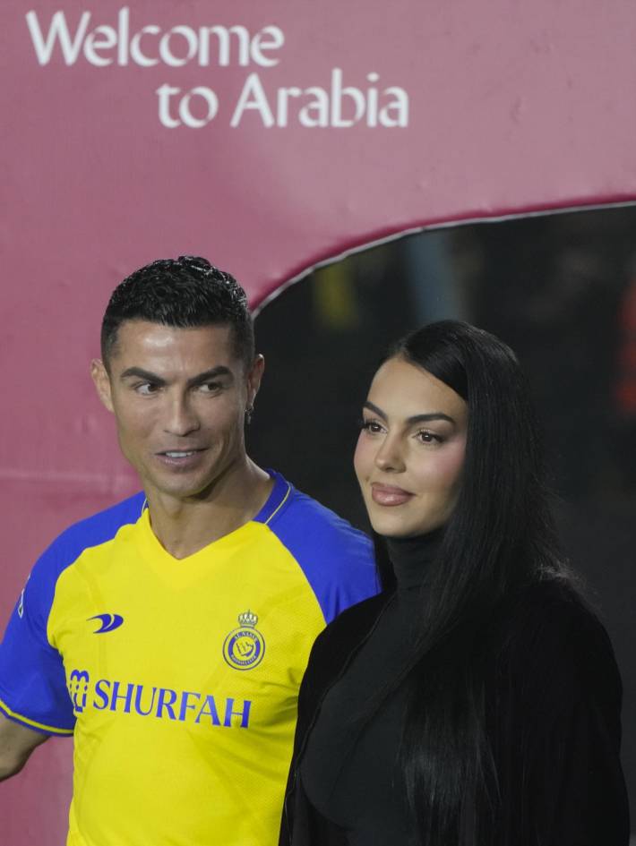 El compromiso de Cristiano Ronaldo pone a prueba normas sociales en Arabia Saudita