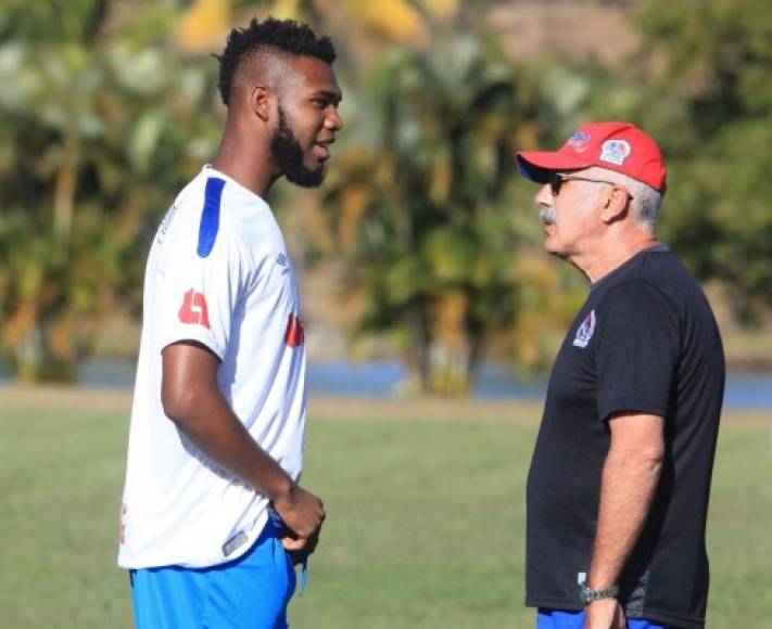 Jorge Benguché: El delantero regresa al Olimpia por petición de Manuel Keosseián luego de su gran campaña con la UPN. Llega para reforzar el ataque de los albos.