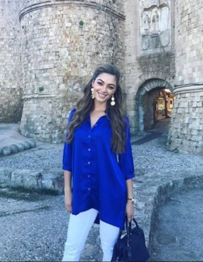 Posee una licenciatura en Administración de Empresas.