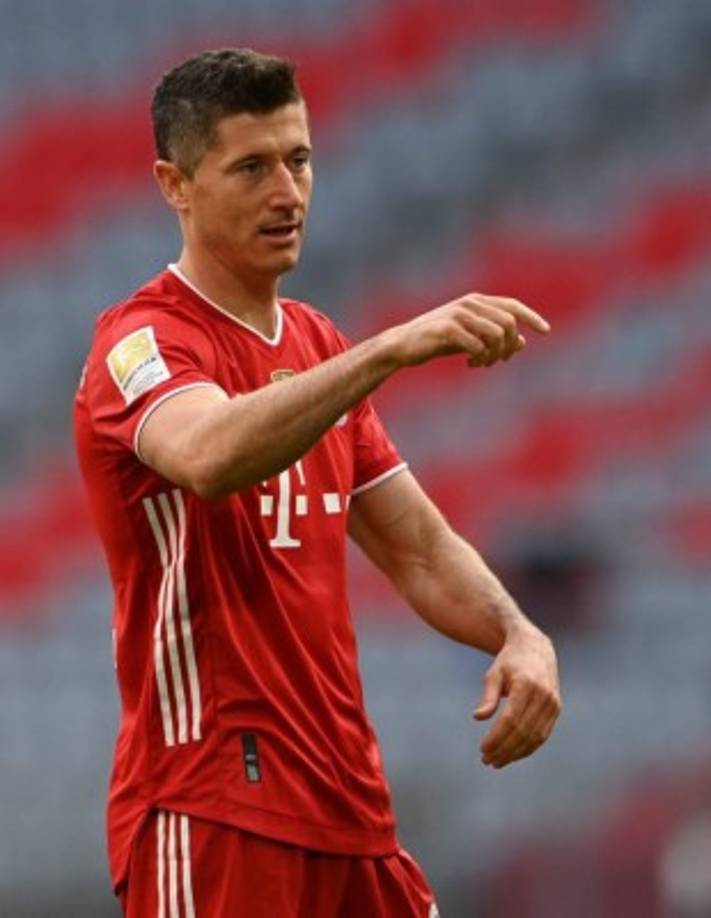 Robert Lewandowski: El diario L'Equipe desvela que el París Saint Germain se ha interesado en el delantero polaco. El atacante podría dejar al Bayern Múnich y en el PSG lo ven como el gran reemplazo de Mbappé, quién estaría saliendo del cuadro galo. Foto AFP.