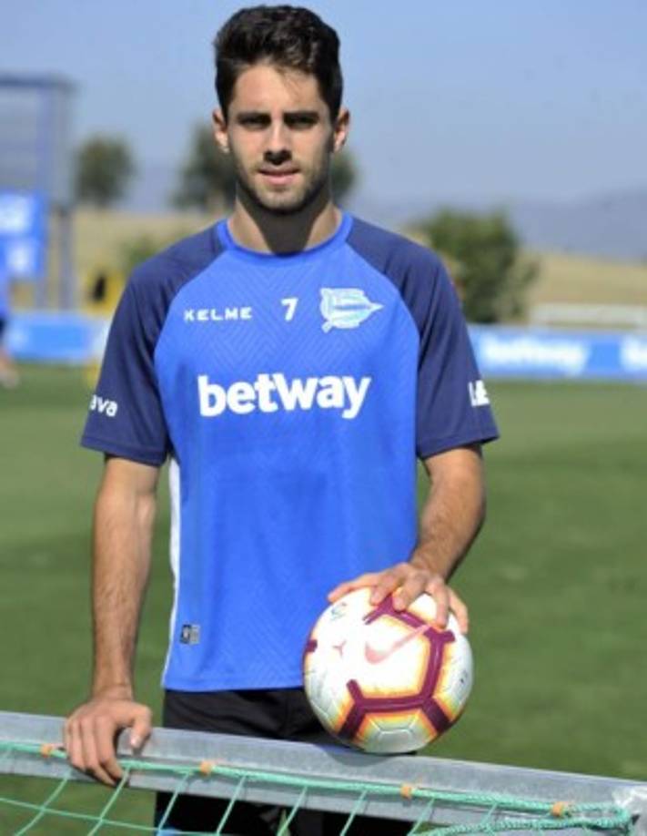 Según el diario Superdeporte, el Valencia CF ha cerrado el fichaje de Rubén Sobrino procedente del Deportivo Alavés. El club valenciano pagará algo menos de 5 millones por el traspaso y firmará un contrato con el delantero que terminará en junio de 2022.