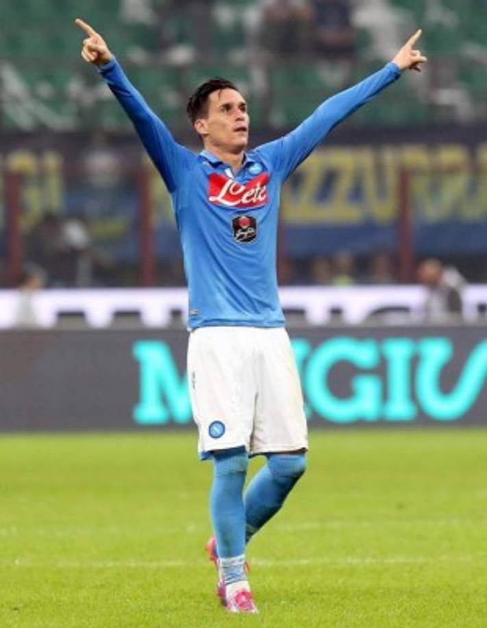 Callejon estaría dispuesto a dejar Napoli, la Champions y Ancelotti para vestir con los colores del AC Milan, pero con una sola condición: ser el dueño y protagonista, según Calciomercato. Es por eso que la venta de Suso es casi necesaria para avanzar en el frente de Callejón. Reina está persuadiendo al exmadridista de que se vaya al Milán, que solo tendría que pagar 20 millones de euros.