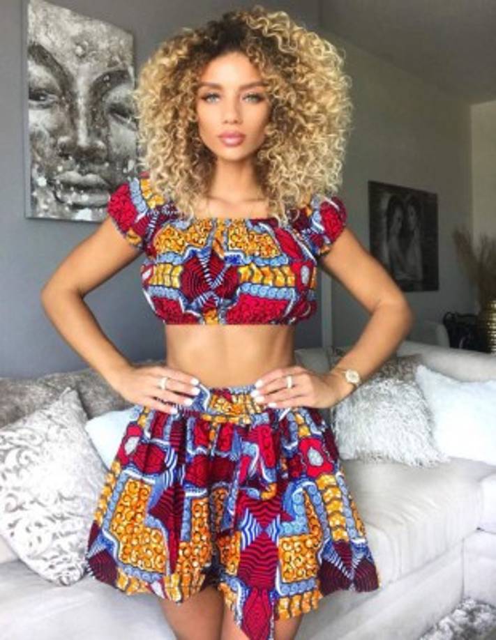 Ella también es estudiante de teatro y danzas.