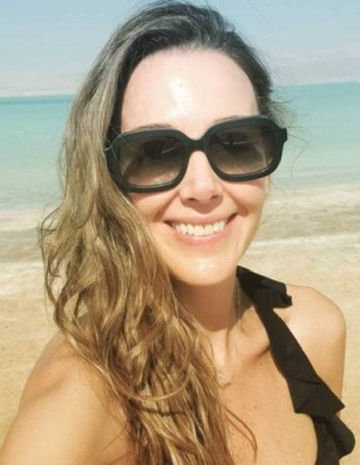 La esposa del famoso cantante de vallenato ha robado suspiros al posar en un bikini de dos piezas.