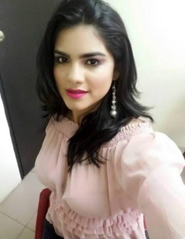 Lilian Mata es una hermosa presentadora del programa “Más Música” de Teleprogreso.