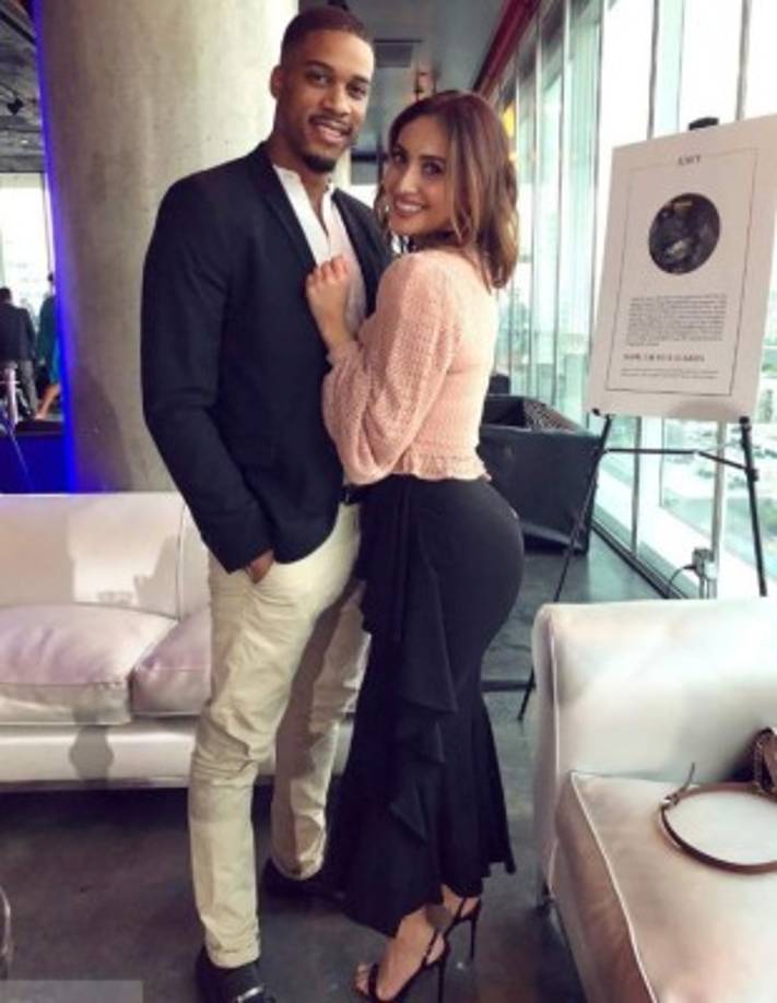 Desde el 2017 años mantiene una relación con el cineasta Christian Adkins.