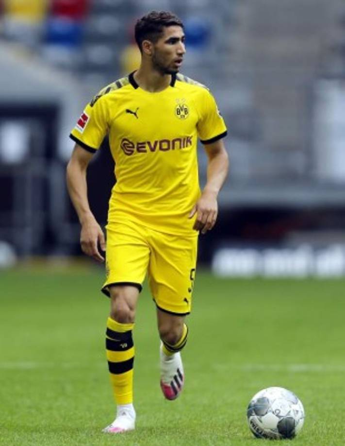 El Bayern Múnich ya ha iniciado contactos con el entorno de Achraf Hakimi para saber si estaría dispuesto a cambiar de aires e incorporarse a las filas del Allianz Arena. El futbolista marroquí se ha hecho unas temporadas impresionantes en el Borussia Dortmund pero pertenece al Real Madrid y si deciden desprenderse de su jugador no será por menos de 60 millones de euros.