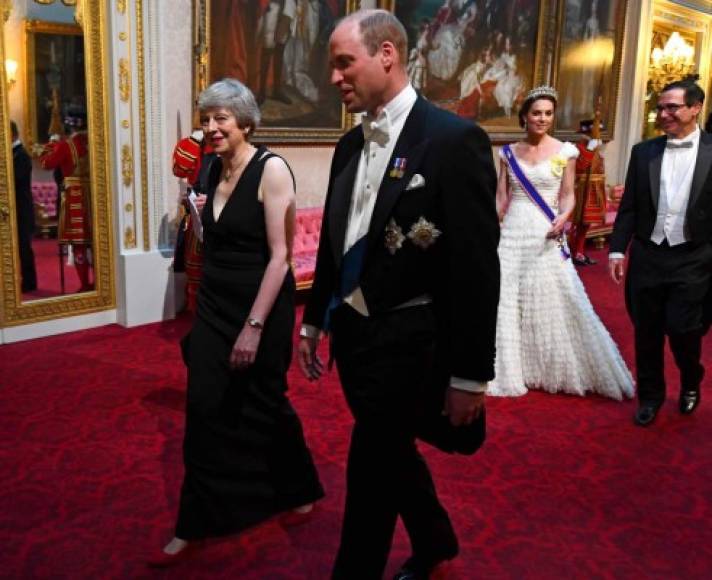 El príncipe William acompañó a la primera ministra británica, Theresa May, quien la semana pasada renunció a su cargo tras su fracaso con el Brexit.