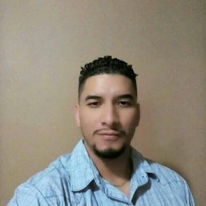 Ángel andaba estrenando moto cuando chocó contra taxi y murió en el barrio Cabañas