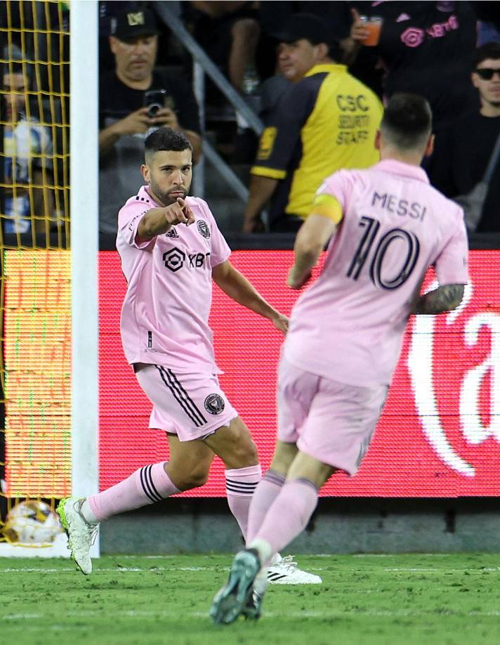 Messi le dio una asistencia a Jordi Alba y el lateral marcó su primer gol de la MLS.